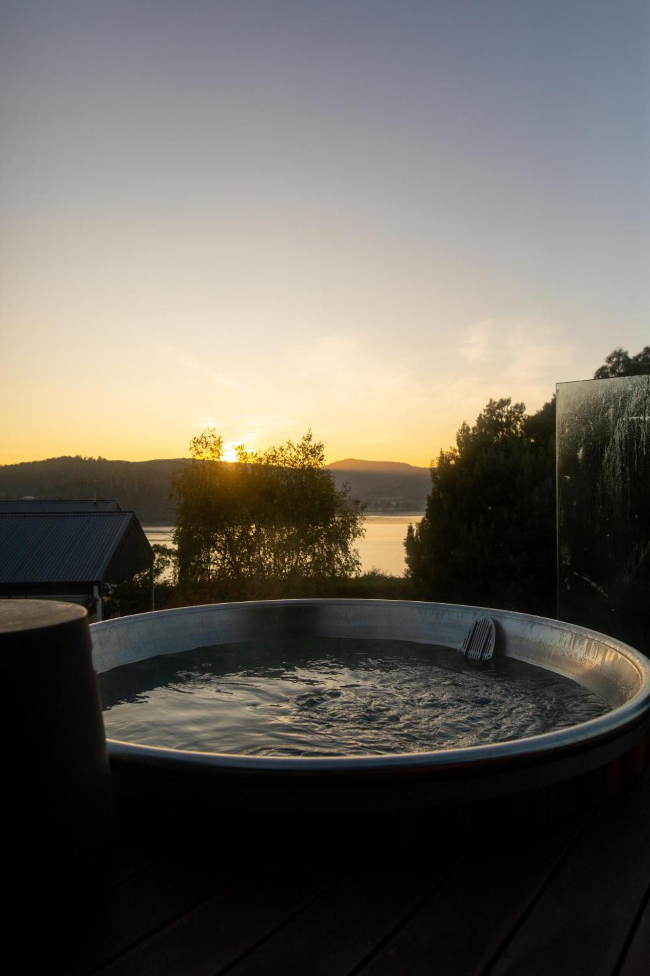 Woodland Bay Retreat-Hot Tub,Sauna And Bayview Hamptons Retreat Lymington ภายนอก รูปภาพ